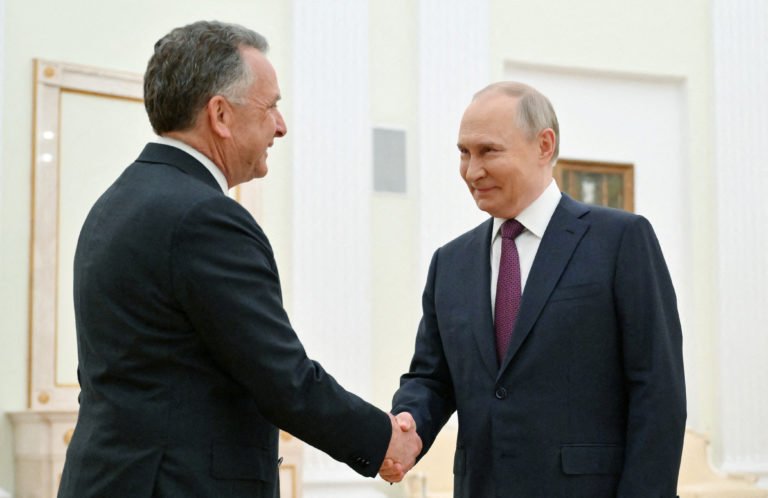 Russia Signals Openness to Renewed Ukraine Peace Talks After Putin Meets US Envoy