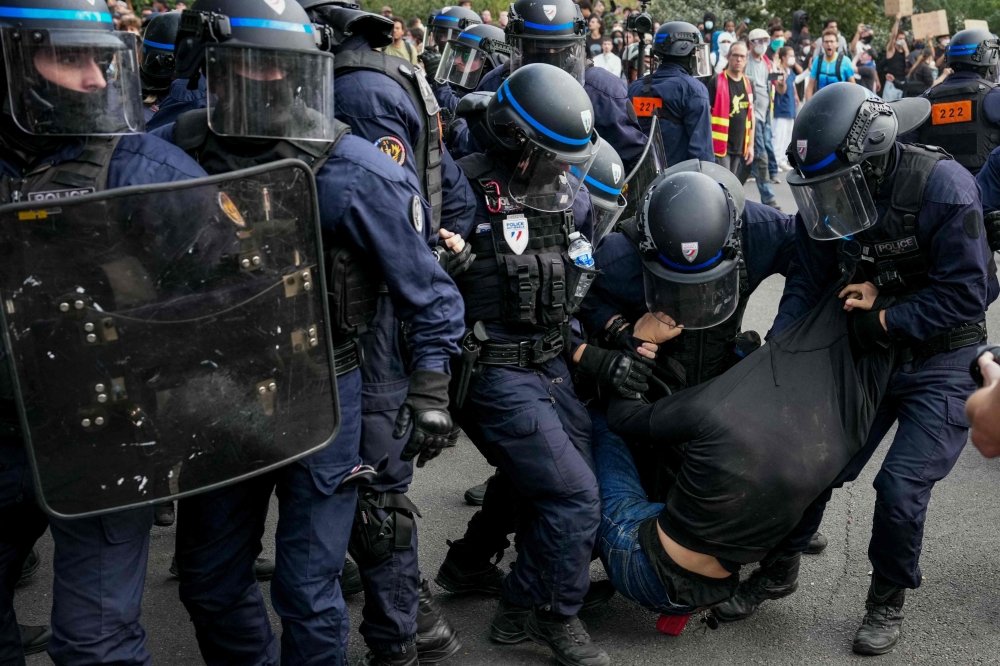 France Suspends Stun Grenades During Student Protests After Teen Loses Hand